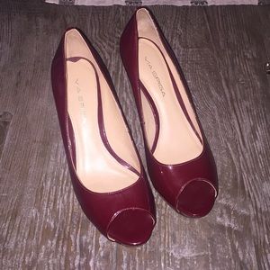 Red patent leather Peep Toe heels 👠